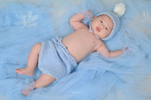 湖州宝宝睡迷糊了才肯吃奶 湖州宝宝睡迷糊了才肯吃奶